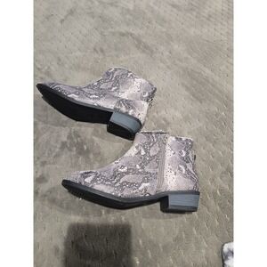 Booties fake snakeskin black grayish youth size 3 new